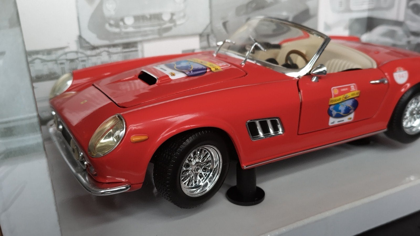 Ferrari 250 GT California 1:18 Hotwheels Pol, Hobby en Vrije tijd, Modelauto's | 1:18, Auto, Verzenden, ., Zo goed als nieuw