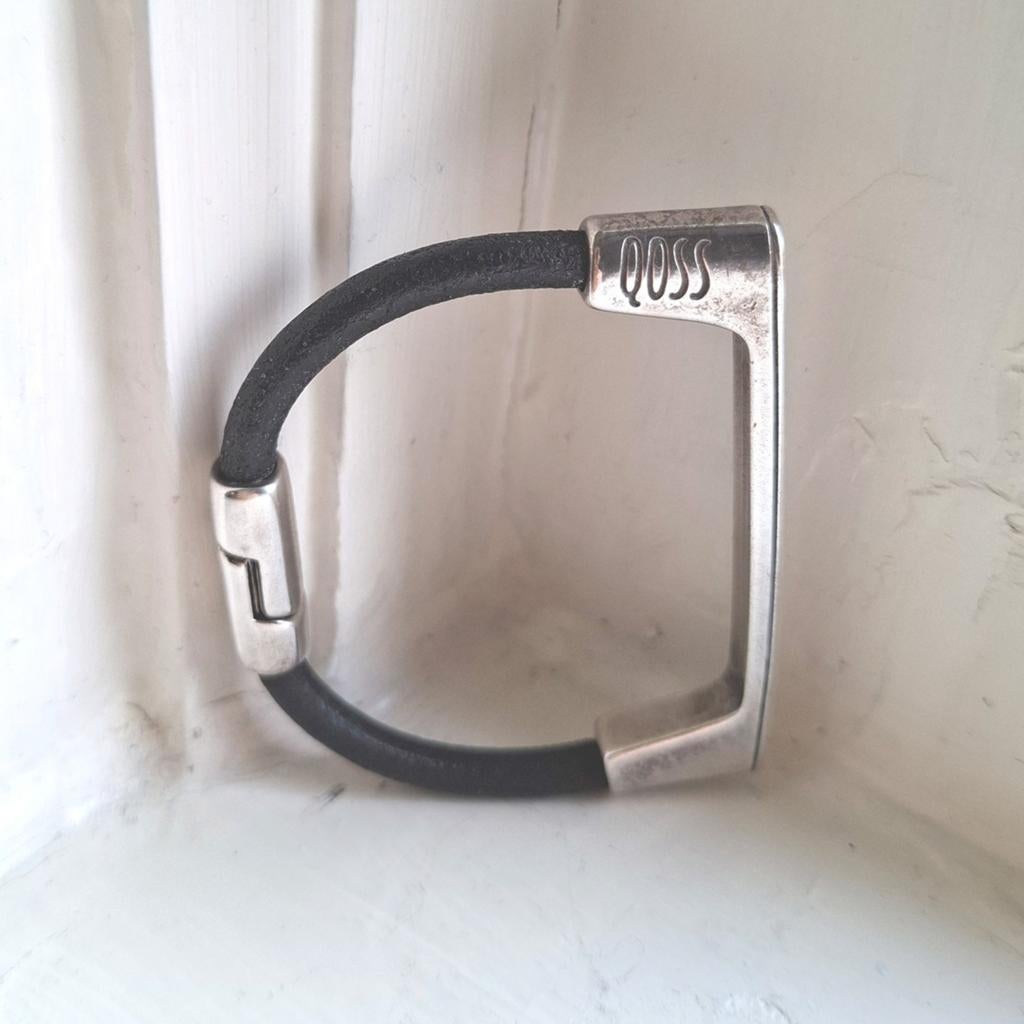 Qoss armband zwart buffelleer met magneetsluiting, Sieraden, Tassen en Uiterlijk, Armbanden, Ophalen of Verzenden, Gebruikt, Zwart