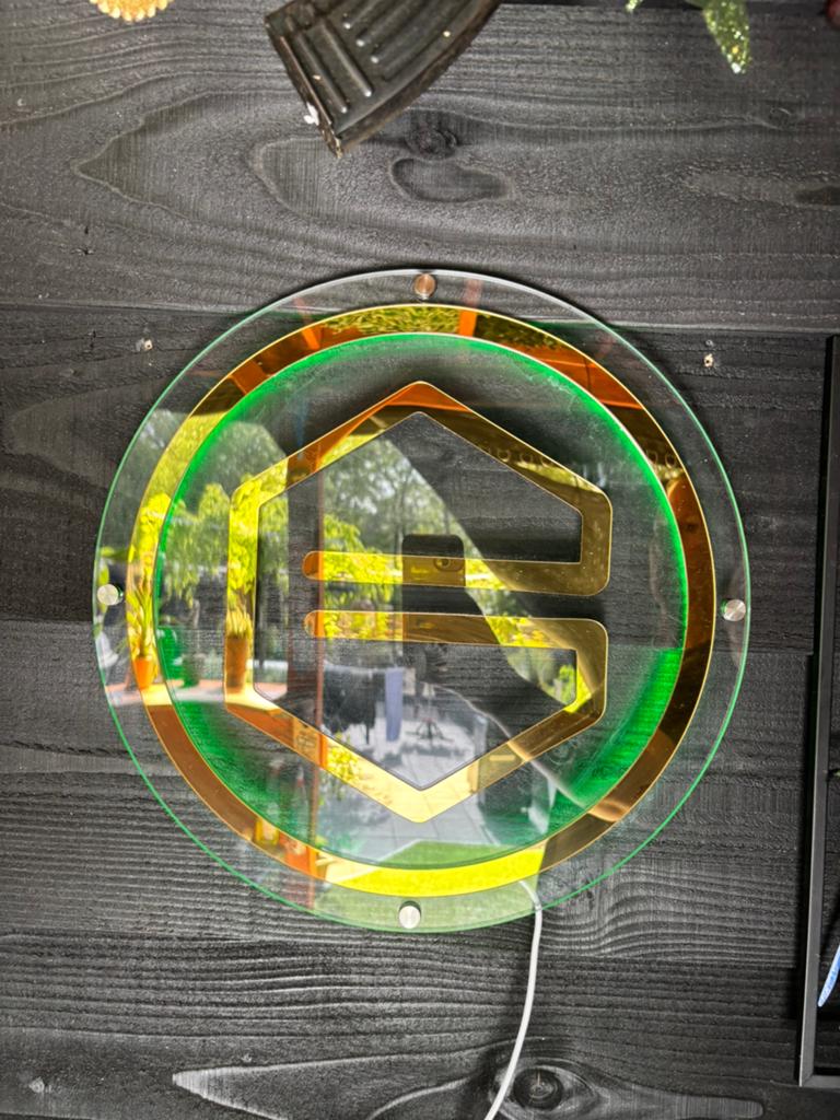 Uniek: Ronde glazen fc groningen lamp met groen licht, Ophalen of Verzenden, Nieuw, Glas
