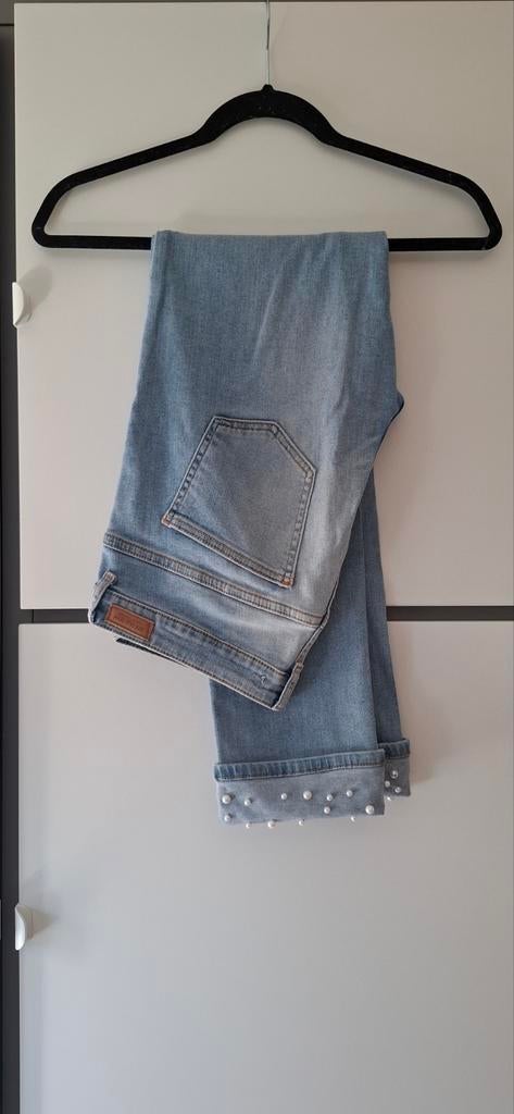 Zara Basic lichtblauwe jeans met parels maat 40, Blauw, Ophalen of Verzenden, Zo goed als nieuw, W30 - W32 (confectie 38/40)