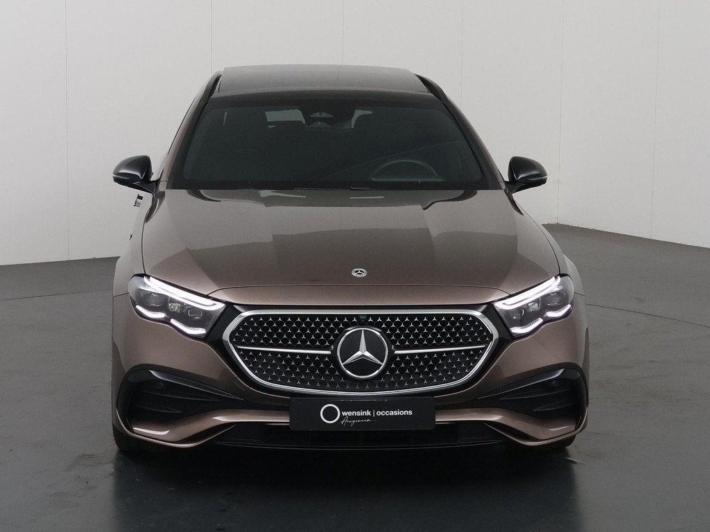 Mercedes-Benz E-klasse Estate 300 e AMG Line | Premium | Pan, Auto's, Mercedes-Benz, Gebruikt, 4 cilinders, Bruin, Leder en Stof
