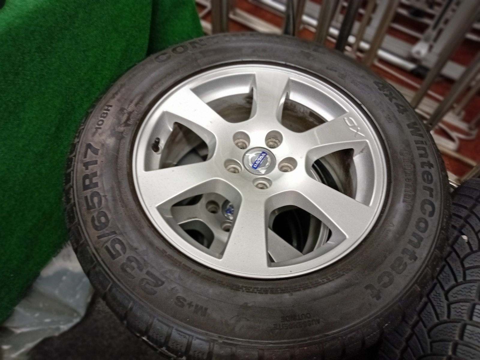 Volvo XC60 lichtmetalen velgen met goede banden, Auto-onderdelen, Banden en Velgen, Ophalen, Gebruikt, Banden en Velgen, 17 inch