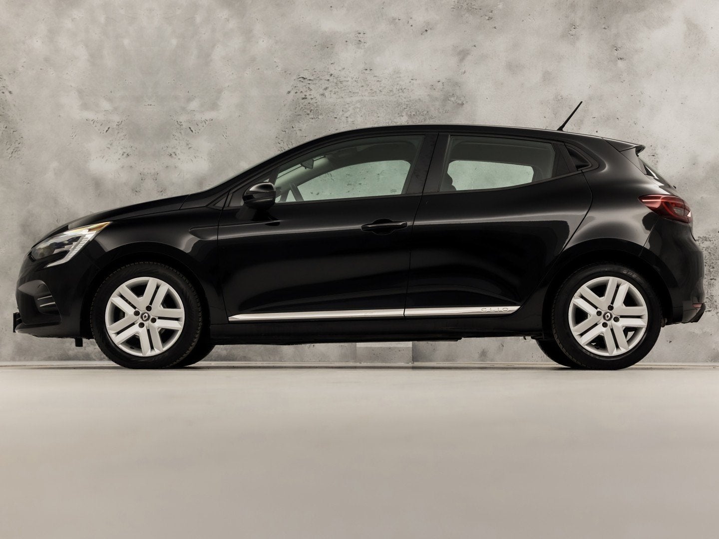 Renault Clio 1.0 TCe Sport (APPLE CARPLAY, GROOT NAVI, PARKE, Voorwielaandrijving, 12 maanden, Gebruikt, 580 kg
