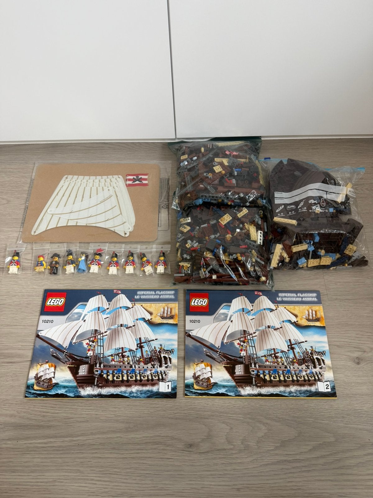 Lego 10210 Imperial Flagship Imperial guards soldiers pirate, Lego, Ophalen of Verzenden, Complete set, Compleet
