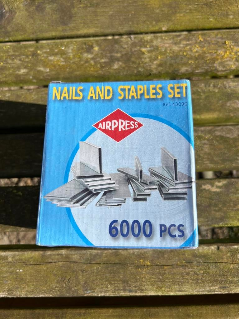 Nails and staples, Ophalen, Nieuw