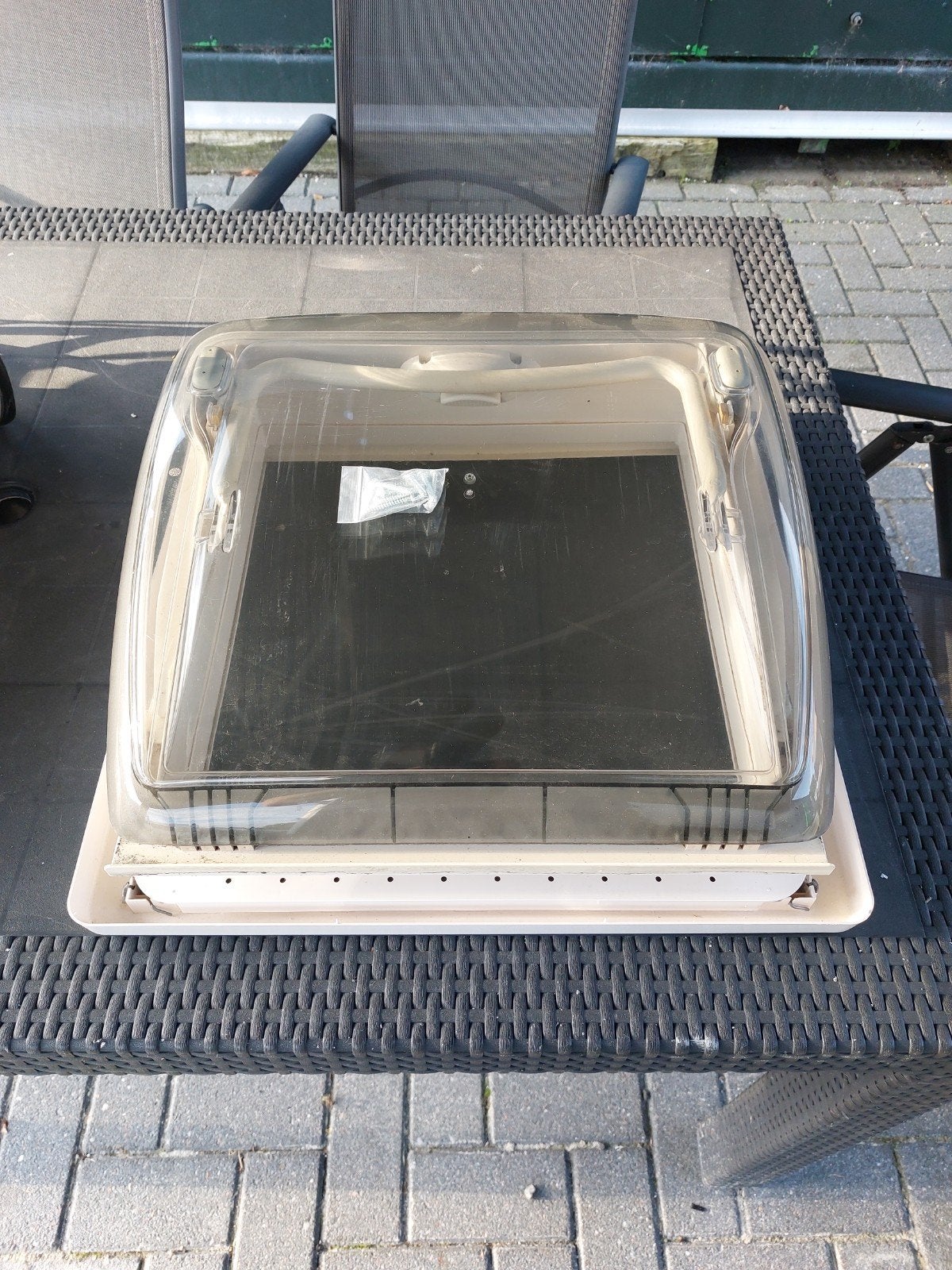 Foto 2 van Dakluik 40 x40 camper/caravan met hor en verduistering