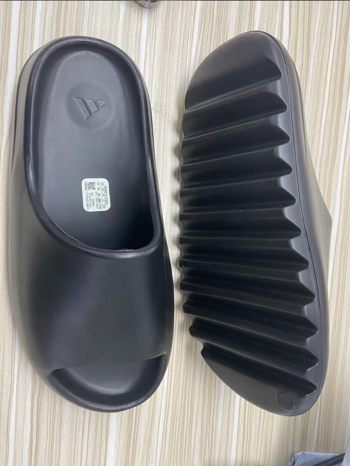 Adidas Yeezy Slide Onyx - Maat 44, Ophalen, Nieuw, Zwart, Slippers