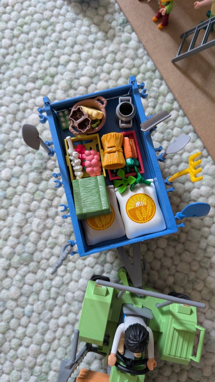 Foto 7 van Playmobil Boerderij met Tractor en Silo (70132, 71249)