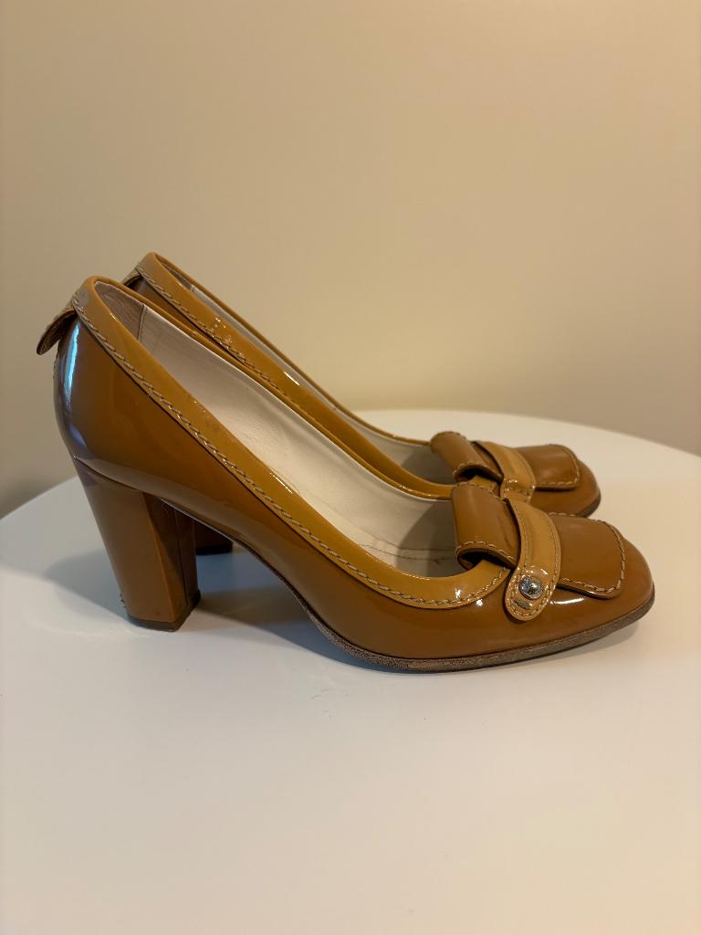 Tods pumps mokka maat 36, Kleding | Dames, Pumps, Overige kleuren, Ophalen of Verzenden, Zo goed als nieuw
