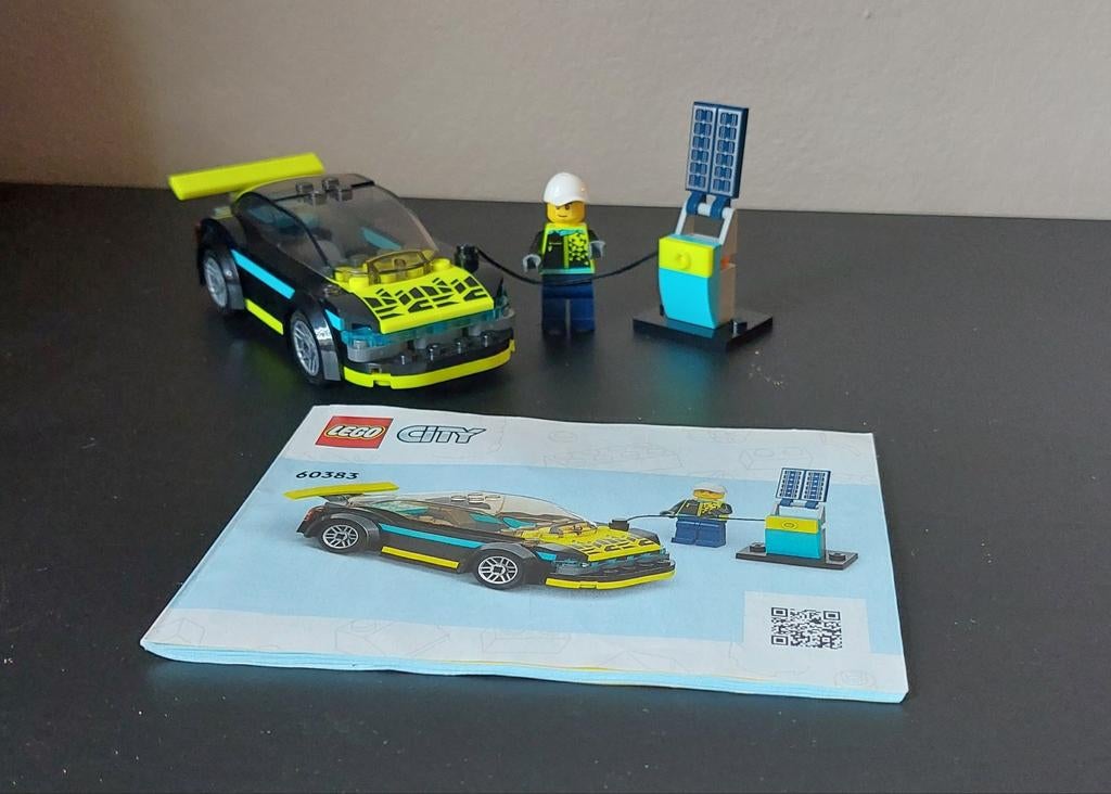 LEGO City, set 60383, Elektrische Sportwagen met Oplaadpunt, Ophalen, Compleet, City, Lego
