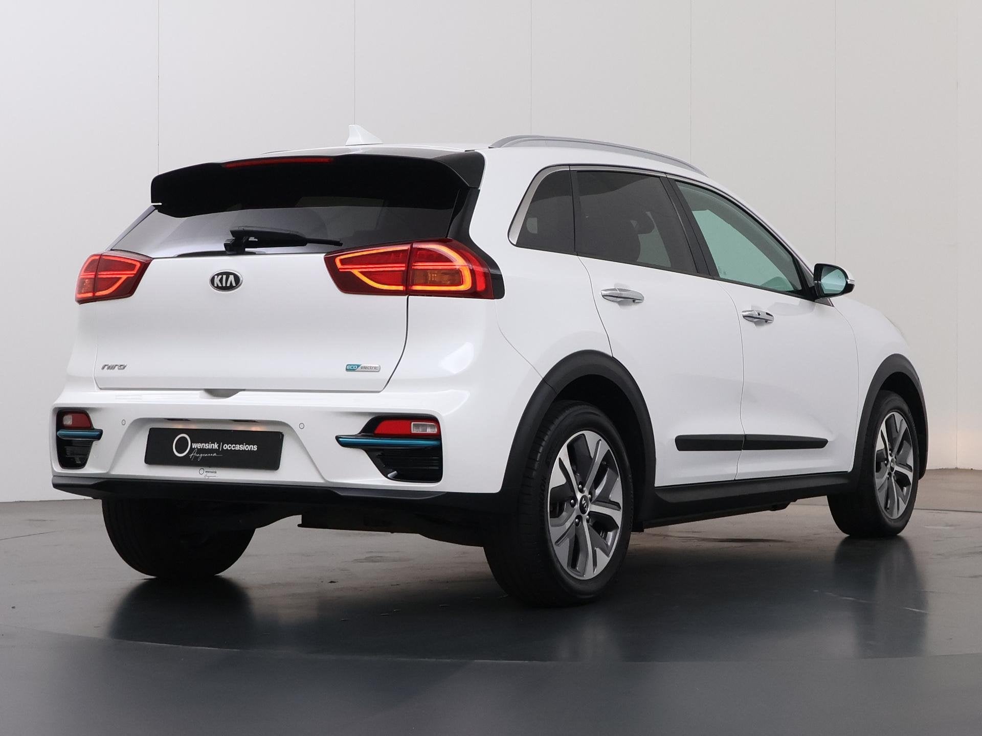 Kia e-Niro ExecutiveLine 64 kWh | Schuif/kanteldak | Lederen, Gebruikt, 1712 kg, Wit, 204 pk