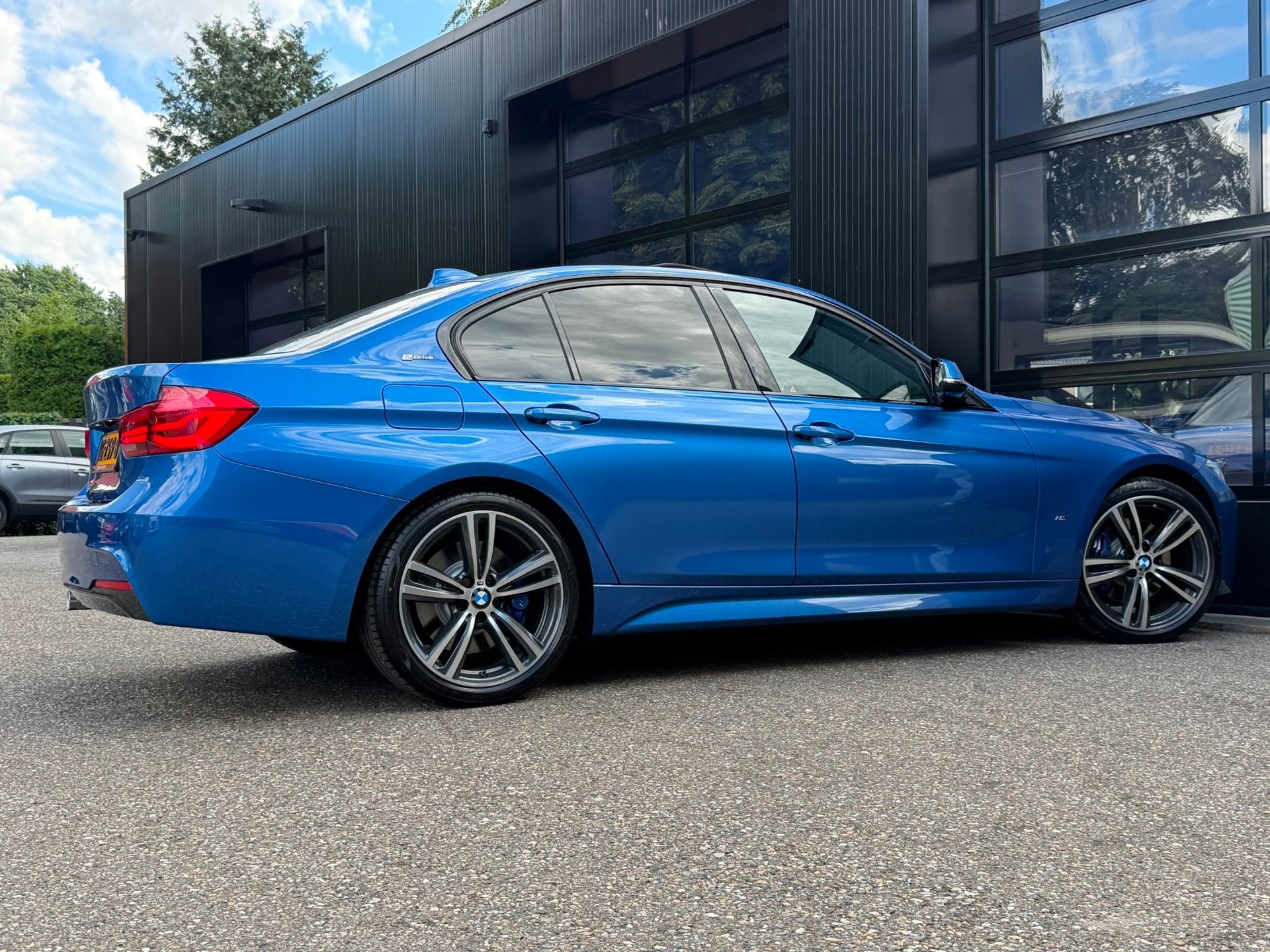 BMW 3-serie 330e M-Sport High Exe Pano Camera Shadowline, Auto's, BMW, Automaat, 1998 cc, Achterwielaandrijving, Gebruikt