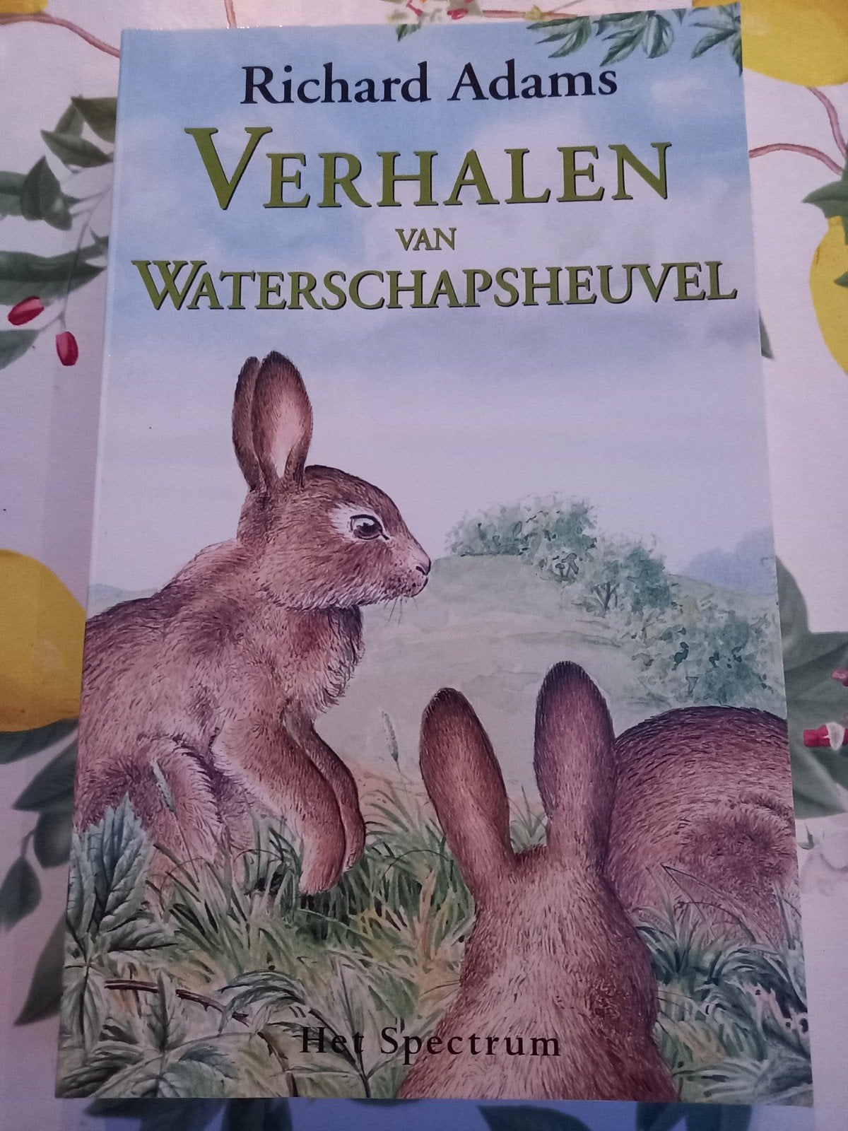 M8 Richard Adams - Verhalen van Waterschapsheuvel, Boeken, Ophalen of Verzenden, Zo goed als nieuw, Nederland, Richard Adams