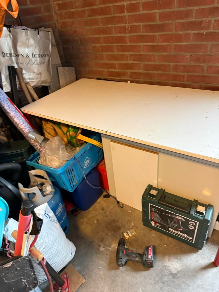 Tafel 140 cm lang 70 cm breed en 75 cm hoog., Doe-het-zelf en Verbouw, Werkbanken, Ophalen, Gebruikt, Bankschroef