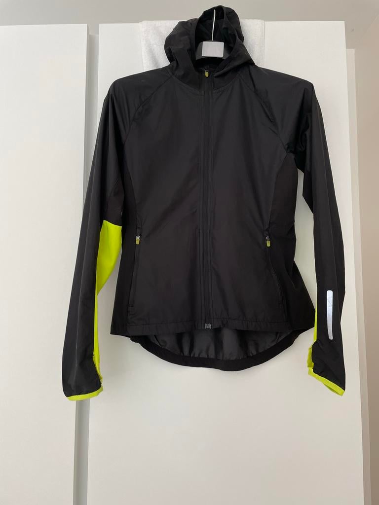 Nieuw H&M Sport hardloopjack - Zwart met neon geel, Kleding | Dames, Sportkleding, Maat 38/40 (M), Zwart, Nieuw, Ophalen of Verzenden