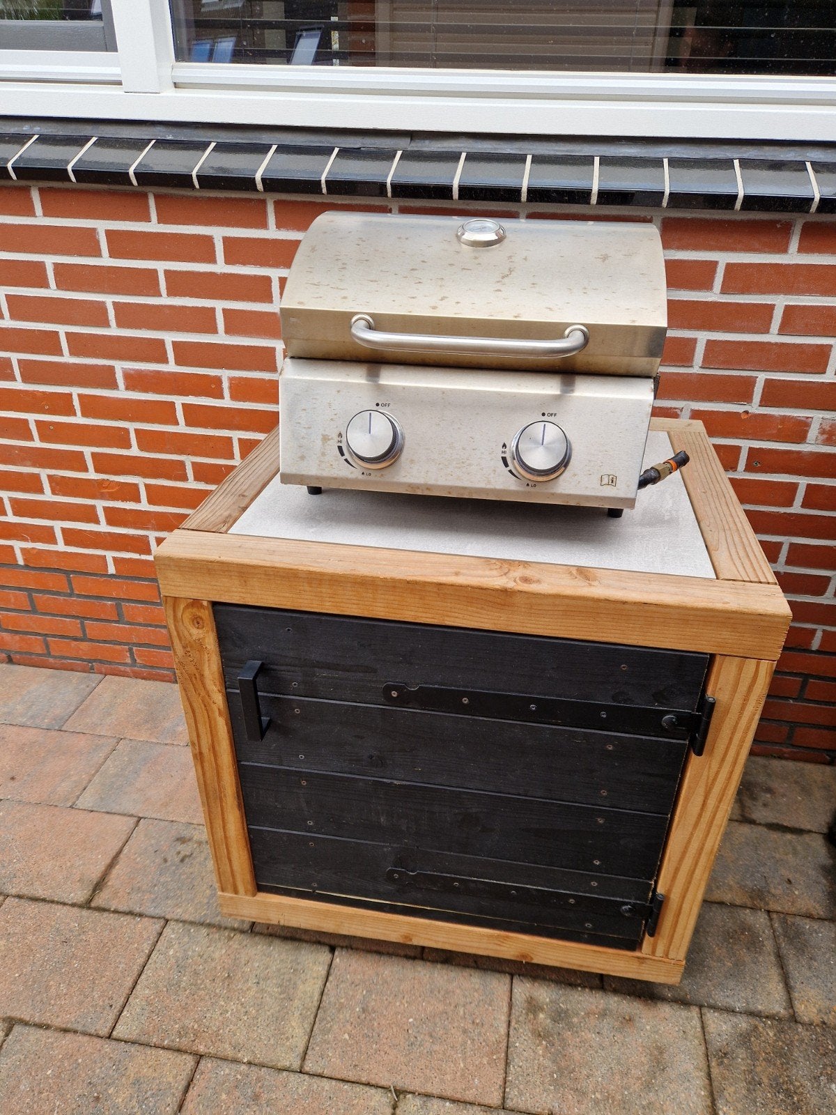 Compacte gasbarbecue met onderkast en pizzasteen, Ophalen, Gebruikt, Onbekend