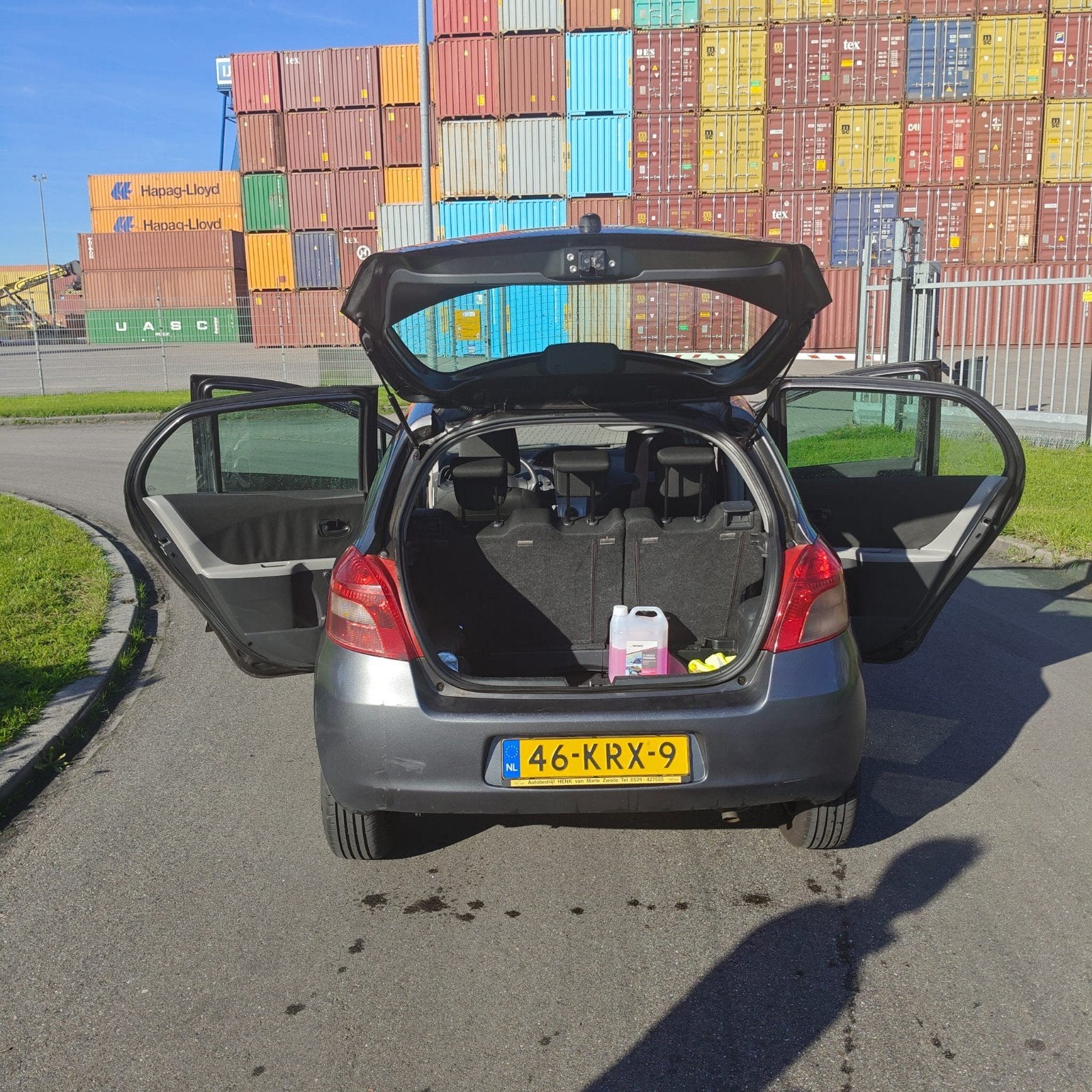 Foto 3 van Toyota Yaris 1.3 16V Vvt-i 5DR 2009 Grijs