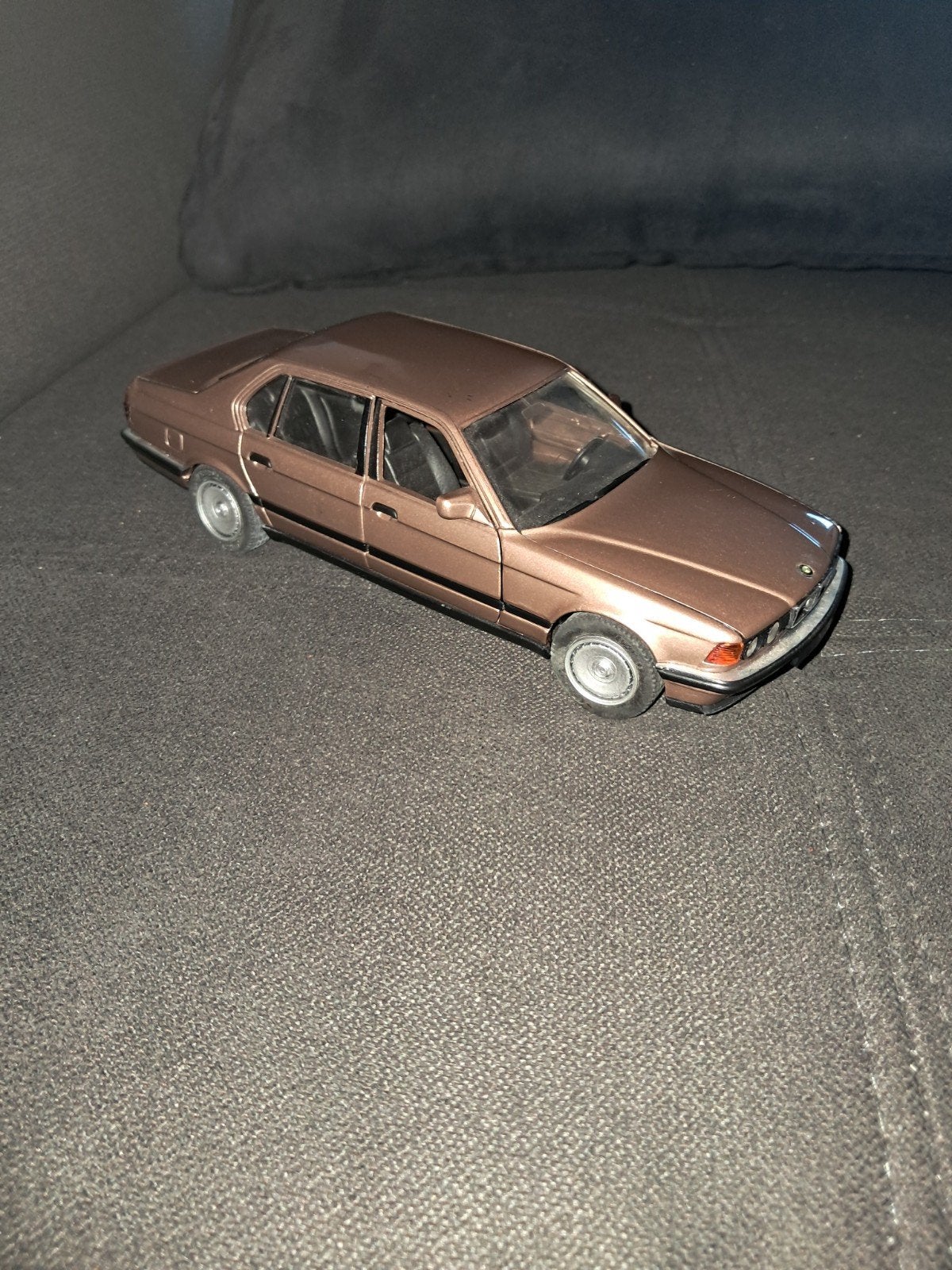 Schabak BMW 750iL (E32) V12 - Bronzitbeige - 1:24, Ophalen of Verzenden, Zo goed als nieuw, Auto, Overige merken