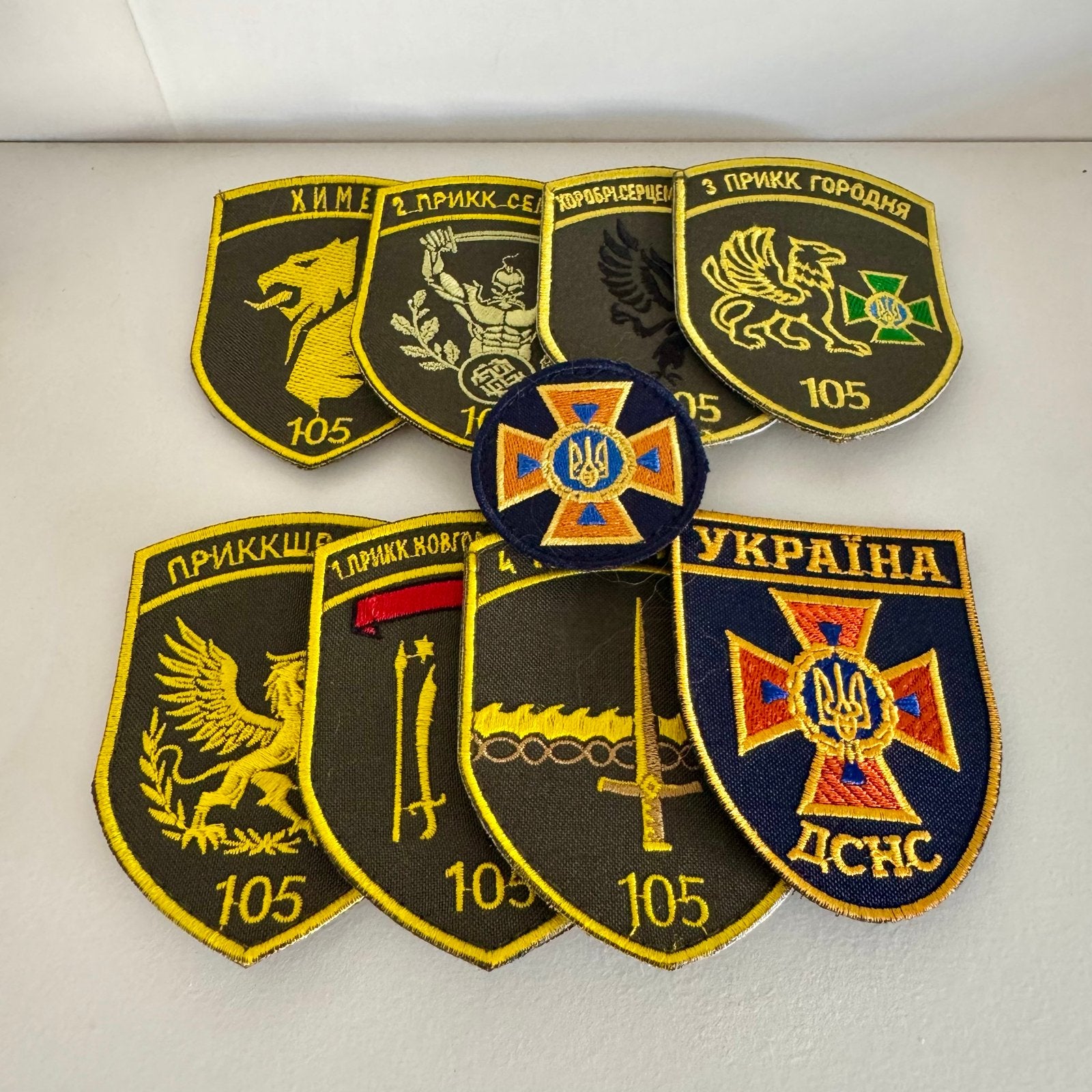 Set van 8 Oekraïense militaire emblemen - 105e Brigade, Verzenden, Landmacht, Overige gebieden, Embleem of Badge