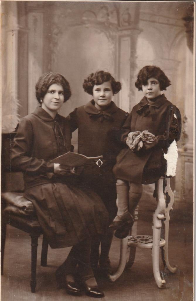 fotokaart  -  moeder  met de  kinderen, Verzenden, Voor 1940, Zo goed als nieuw, Kind