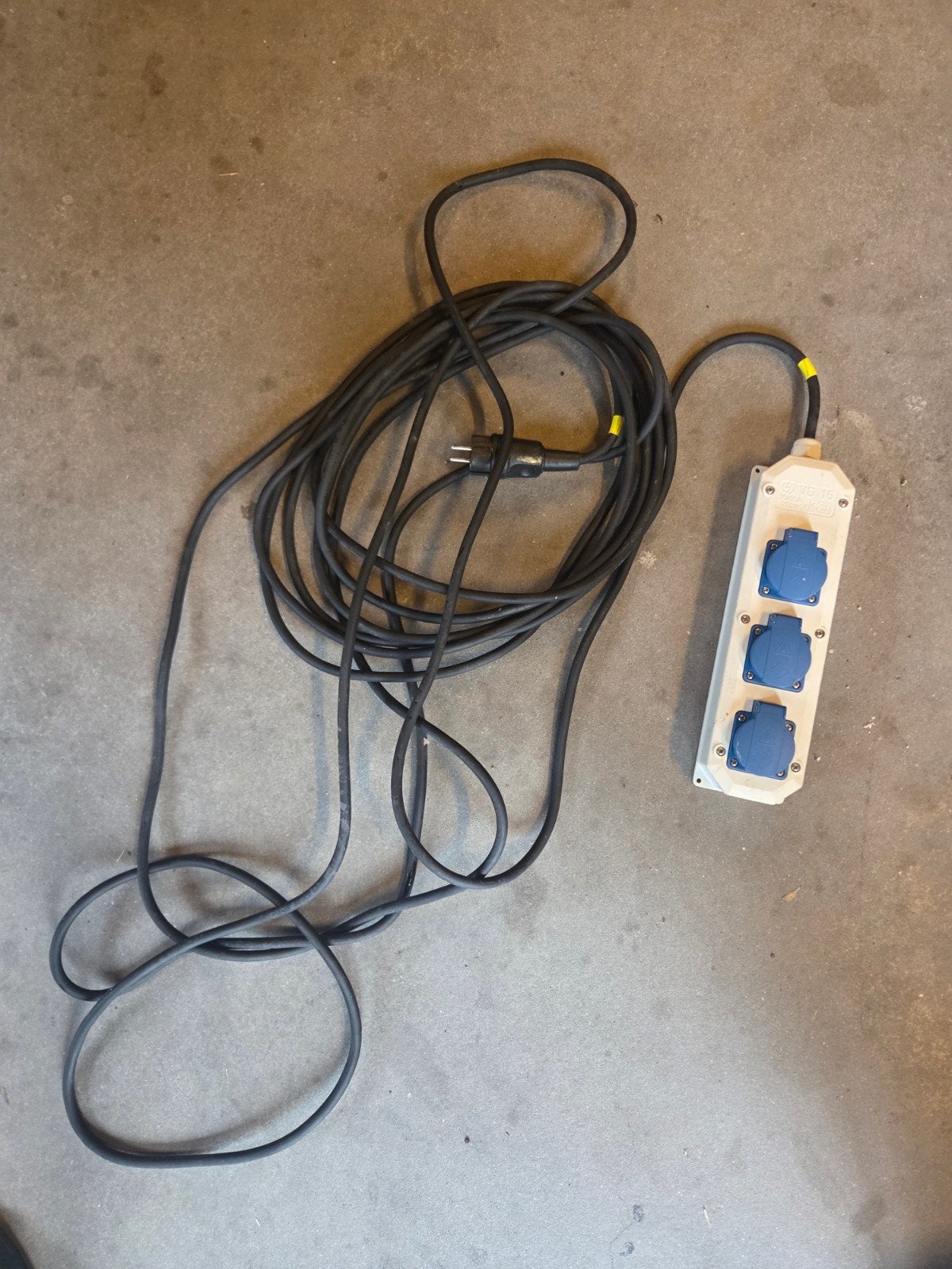 Stekkerdoos met 3 stopcontacten en lange kabel, Ophalen, Zo goed als nieuw, Overige merken, Stekkerdoos