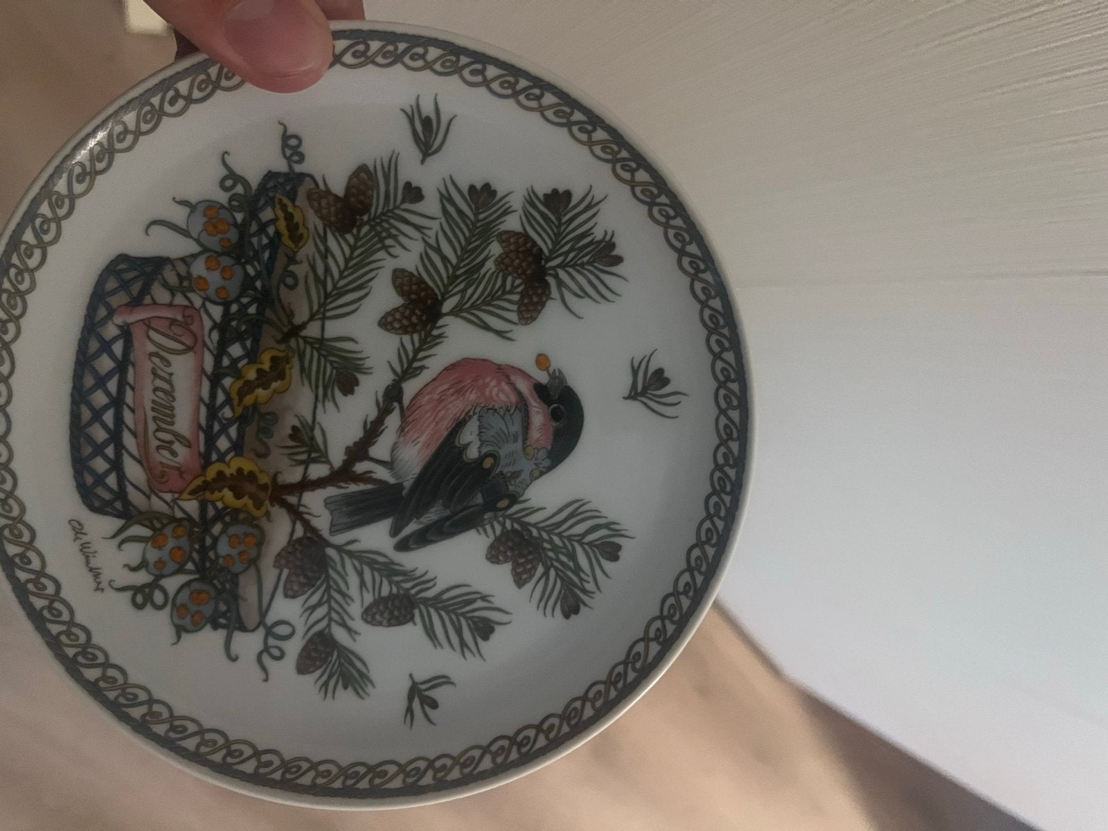 Hutschenreuther Wandbordje 'December' met Goudvink, Antiek en Kunst, Ophalen of Verzenden