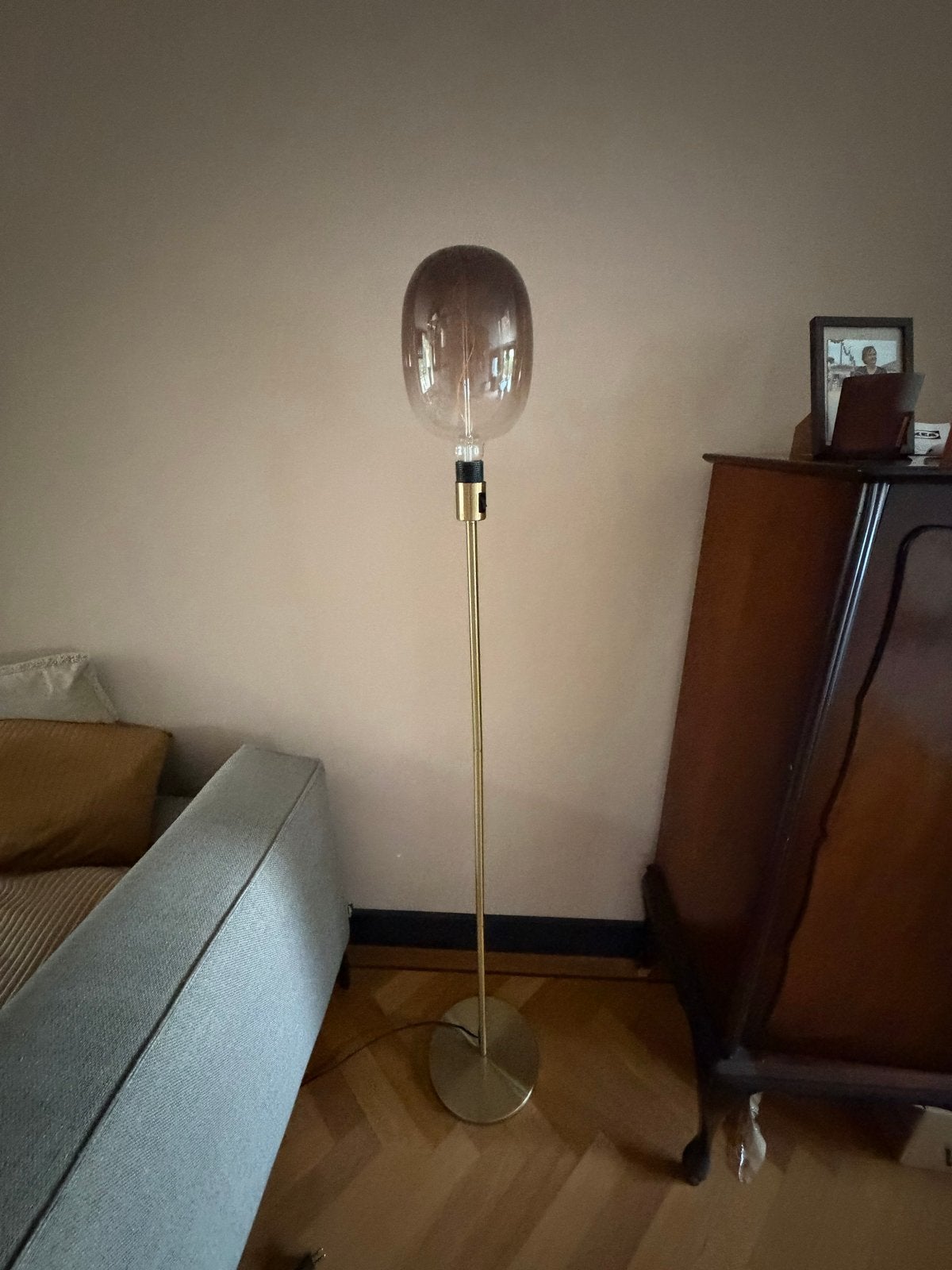 Gouden staande lamp met grote matzwarte bol, Ophalen, E27 (groot), Zo goed als nieuw, Metaal