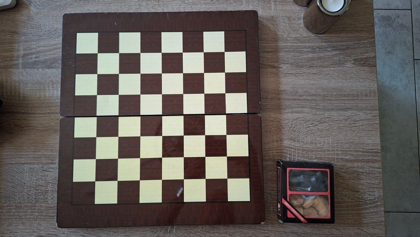 Voor de Vakantie Dam- Backgammon bord en 20 Suske en Wiske's, Ophalen