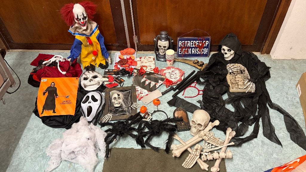 Groot Halloween-pakket SoLow – decoratie, maskers en kostuum, Ophalen, Gebruikt, Versiering, Halloween of Griezel