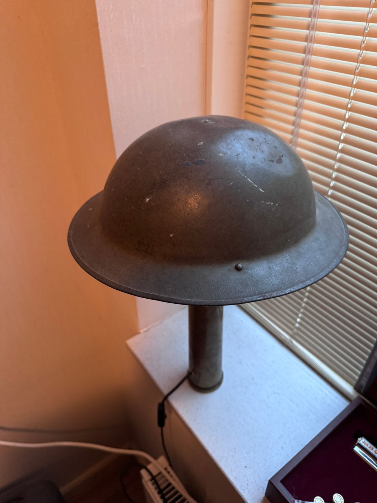 Belgische oorlogshelm met huls lamp, Ophalen, Overige gebieden, Kist of Geocache