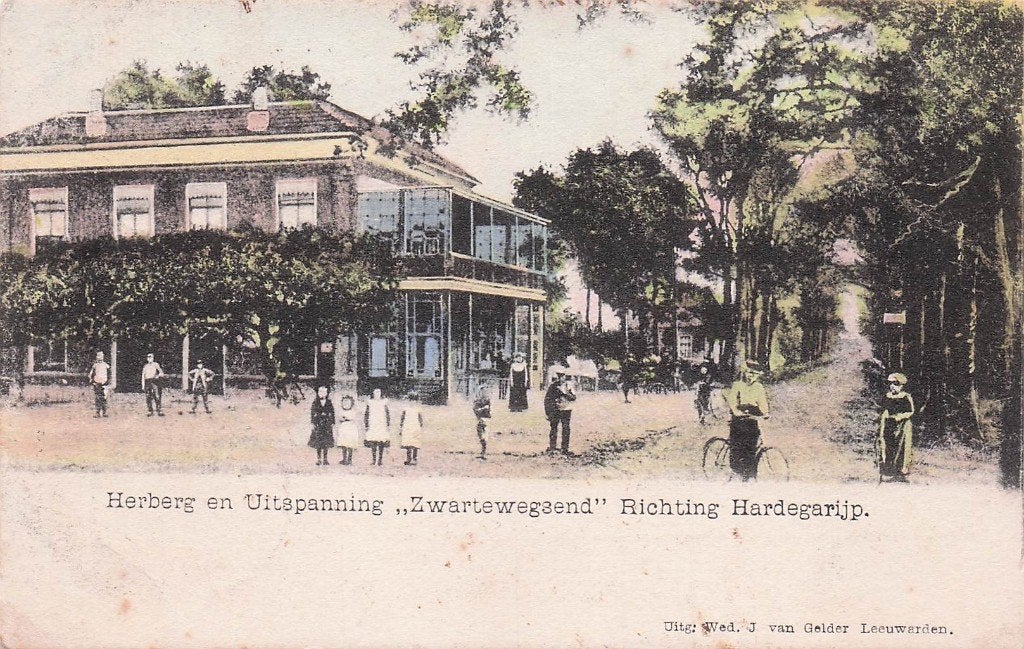 Leeuwarden/Hardegarijp - Herberg Zwartewegsend met volk, Ophalen of Verzenden, Voor 1920, Gelopen, Friesland