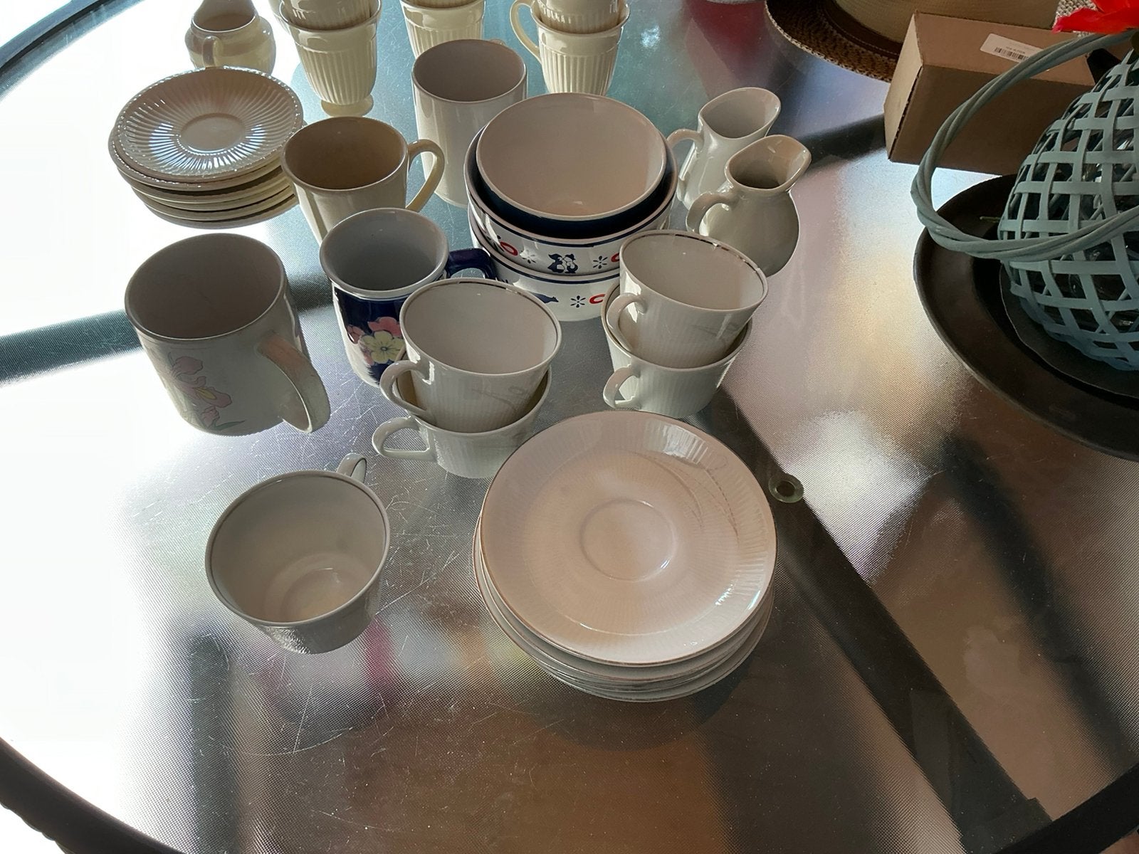 WEDGWOOD 5 KOPTJES MET BORDEN KANNETJE SCHOTELTJE ENZ, Verzamelen, Porselein, Kristal en Bestek, Ophalen, Zo goed als nieuw, Porselein