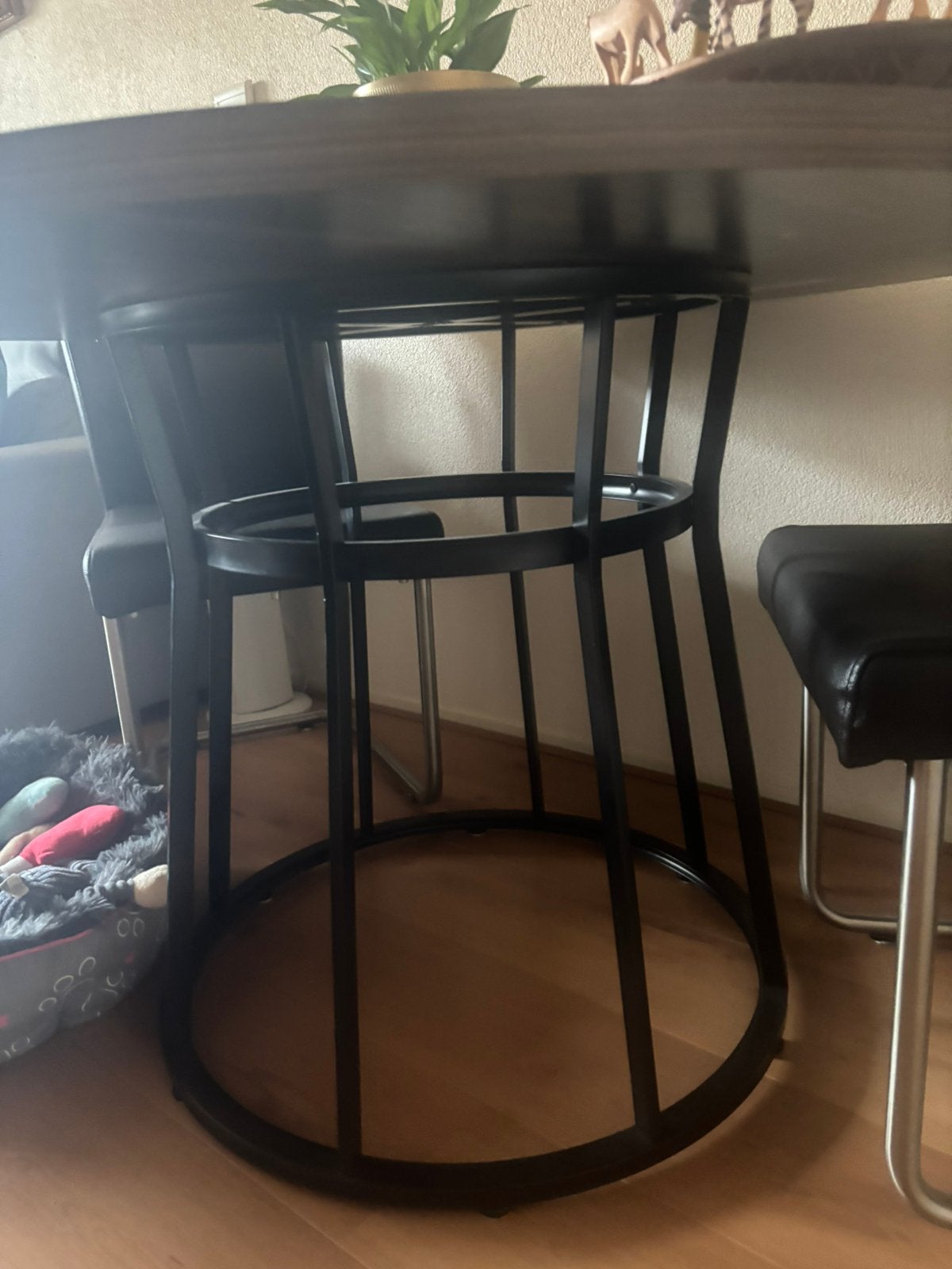 Eettafel met stoelen, 100 tot 150 cm, Rond, Zo goed als nieuw, Vier personen