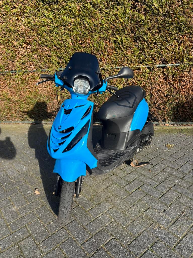 Piaggio Zip 4 takt, Fietsen en Brommers, Scooters | Piaggio, Ophalen, Zip, Zo goed als nieuw, Benzine