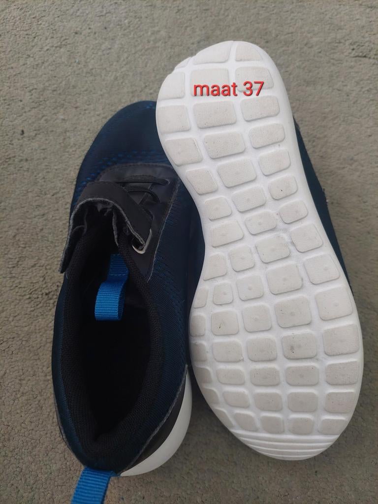 Gymschoenen maat 37, Ophalen