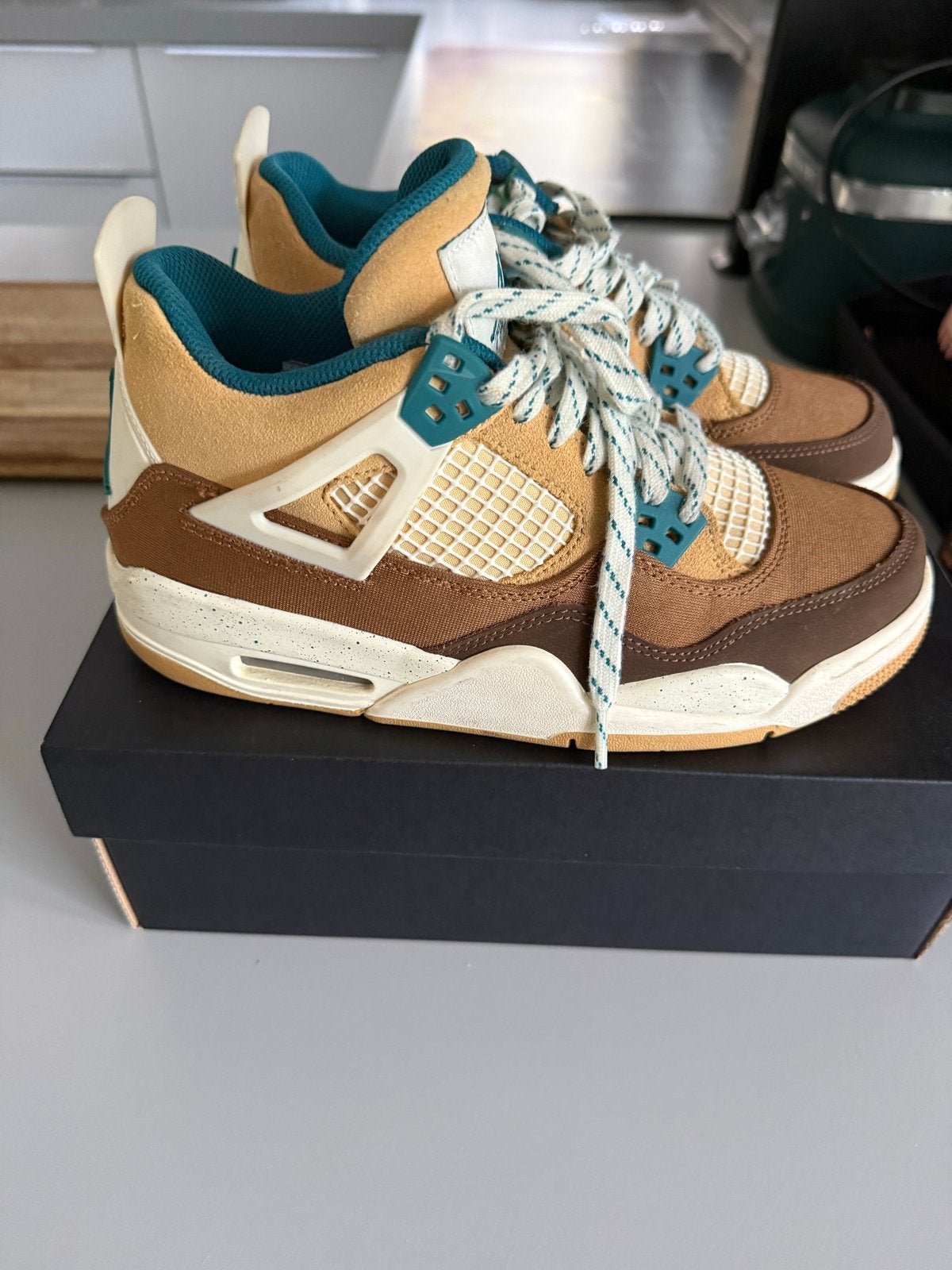 Jordan 4 Retro SE Craft Medium Olive Maat 38,5, Kleding | Dames, Schoenen, Ophalen of Verzenden, Nieuw, Bruin, Sneakers of Gympen