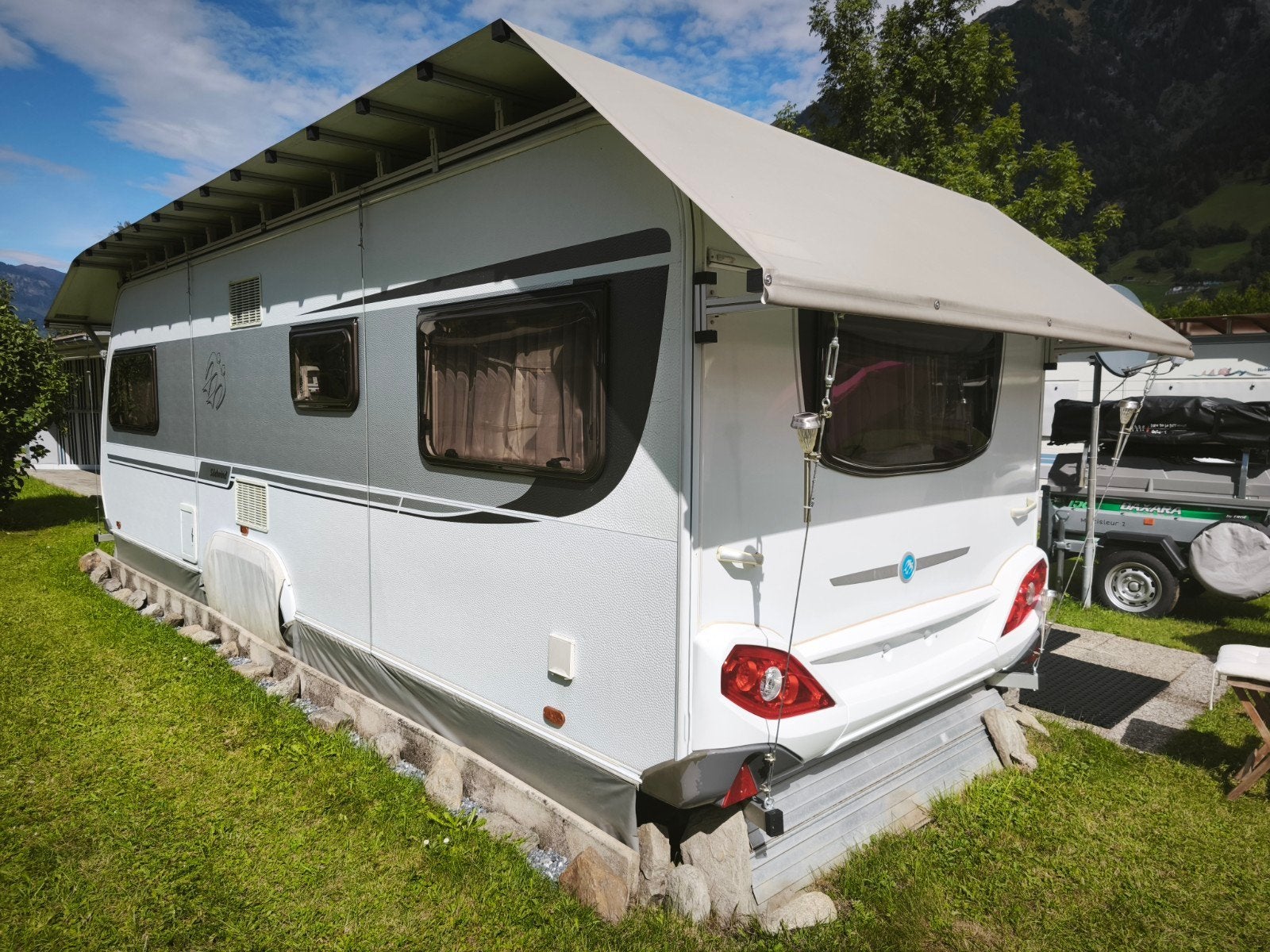 Knaus Sūdwind 700 EU 2013, 2 aparte bedden, Ringverwarming, Rondzit, 7 tot 8 meter