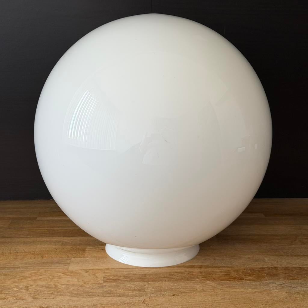 XXL opaal glazen bol kap hanglamp Gispen, Ophalen of Verzenden, Gebruikt, Oud jaren 50 schoollamp Gispen Art deco, Minder dan 50 cm