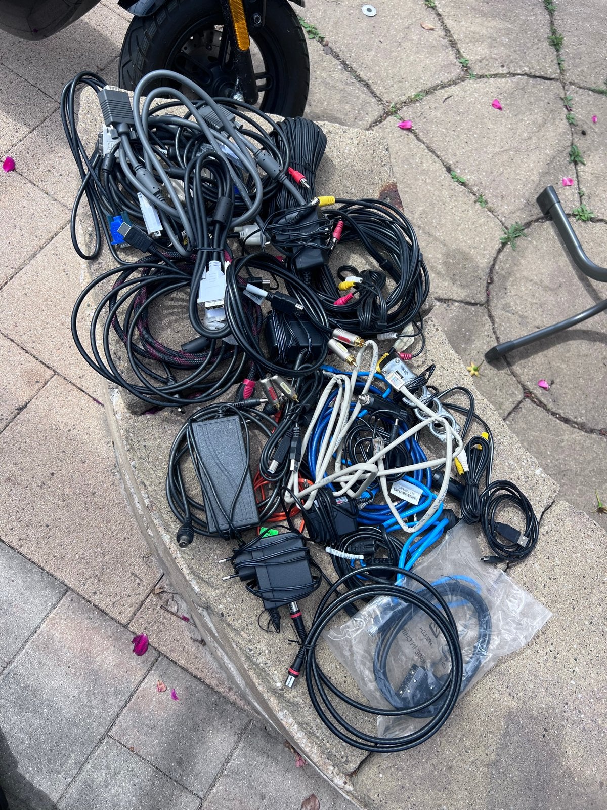 Zolder opruiming: Kabels (HDMI, USB) en elektronica, Ophalen of Verzenden, Gebruikt, Minder dan 2 meter, Overige kabels
