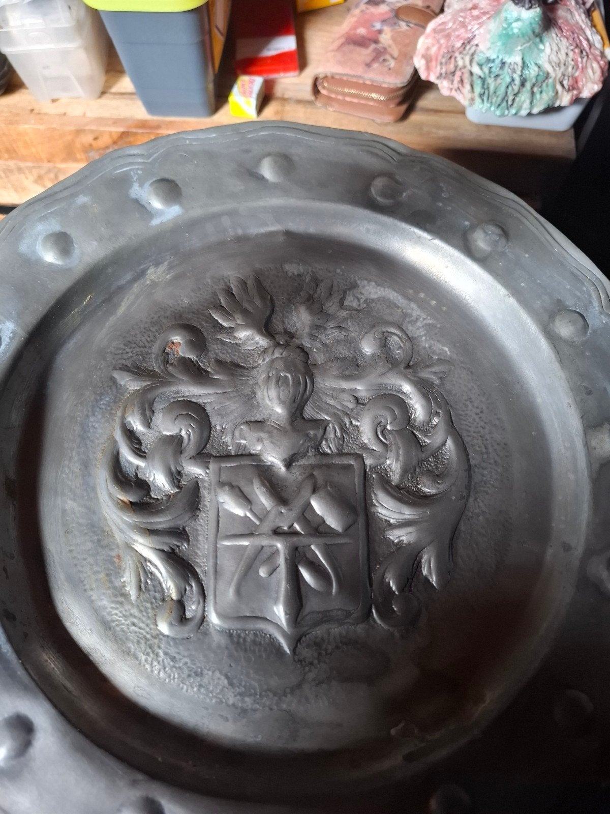 Antieke tinnen wandplaat met wapenschild, Antiek en Kunst, Antiek | Tin, Ophalen of Verzenden