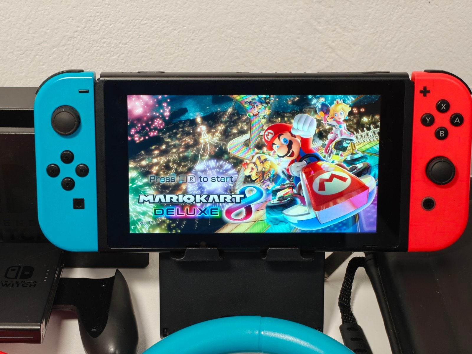 Nintendo Switch V2 met Mario Kart 8 Deluxe en accessoires, Gebruikt, Nintendo switch, Racen en Vliegen, NVT
