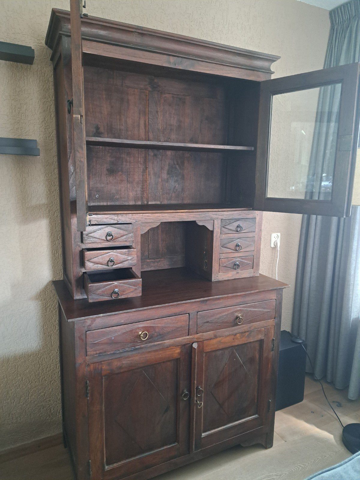 Koloniaal houten  buffetkast met glas, Ophalen