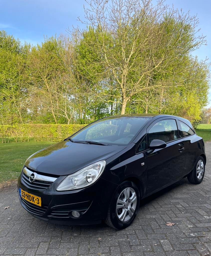 Mooie Opel Corsa 1.4 16V -  Airco - NAP - NW APK - € 2.250,-, Auto's, Zwart, 1364 cc, Particulier, Corsa