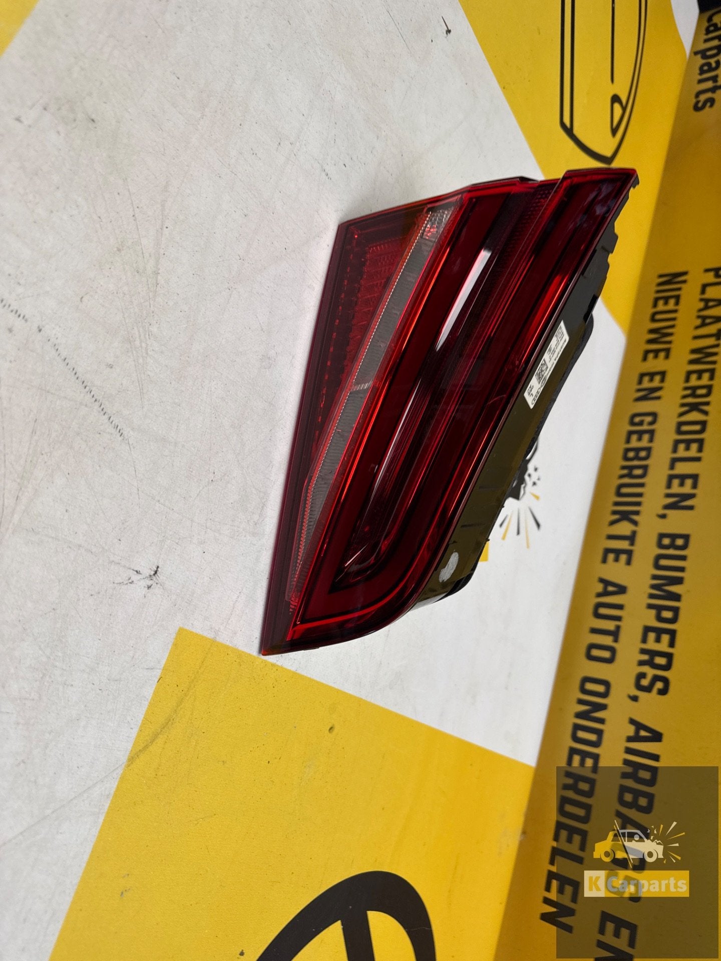 Audi A3 dynamische achterlicht 8V4945093C origineel, Info@fabrikant.eu, Fabrikantstraat 1
1000 AA  Amsterdam, NL, Fabrikant BV