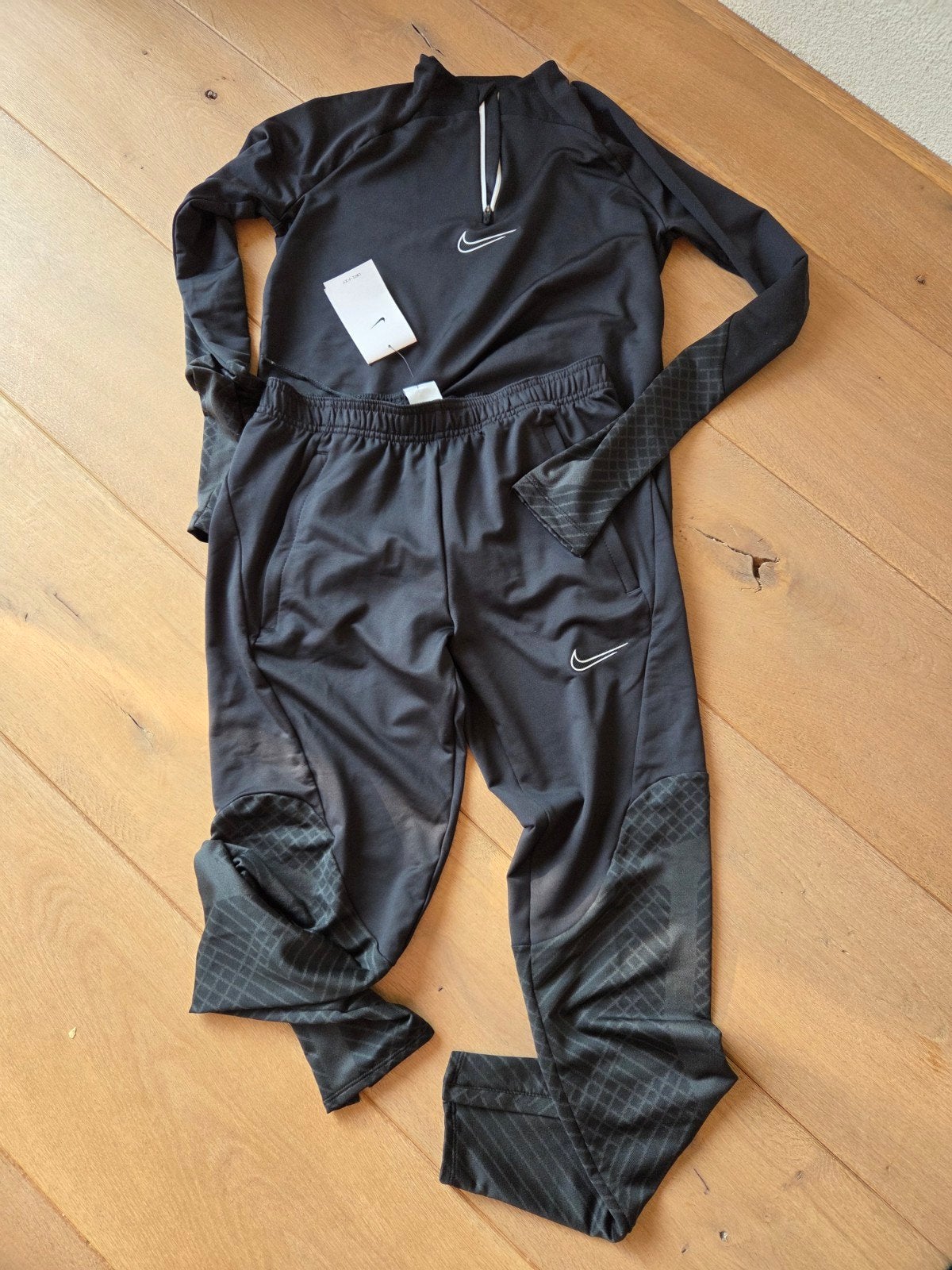 Nike Sport tenue maat 158-170, Ophalen, Jongen of Meisje, Sport- of Zwemkleding, Zo goed als nieuw