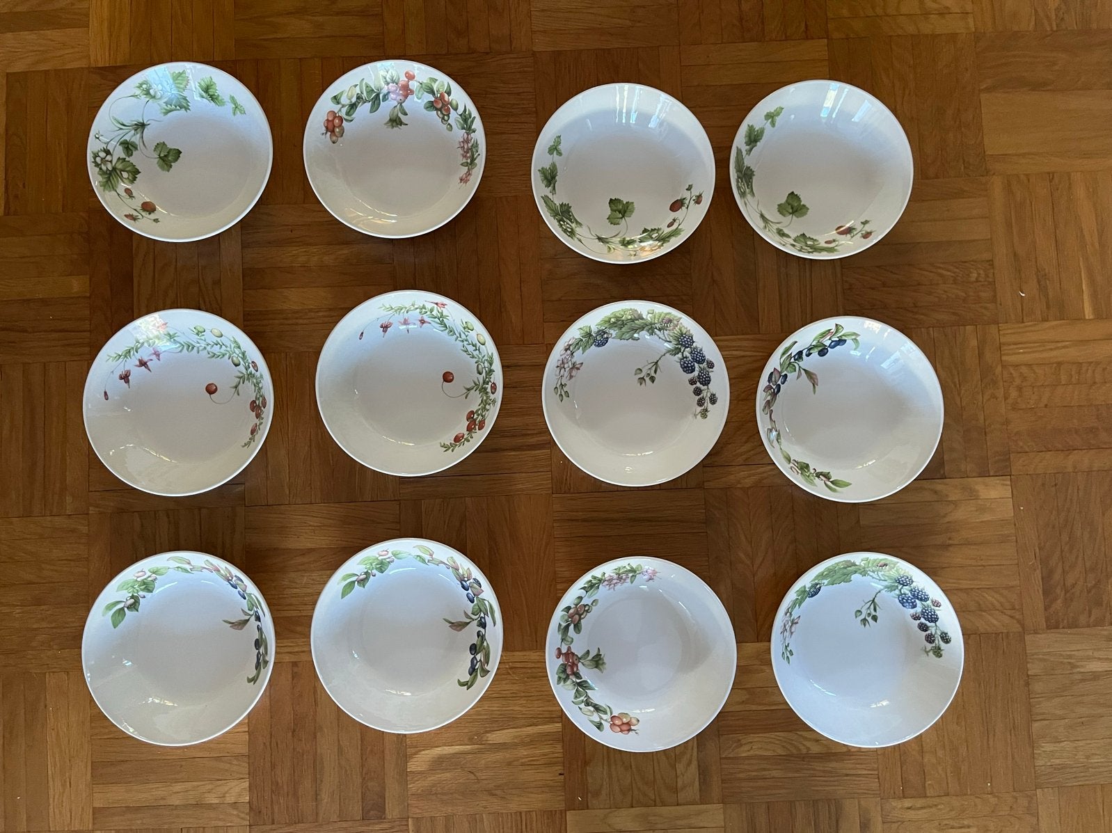 Marjolein Bastin servies - 12 soepborden, Ophalen of Verzenden, Zo goed als nieuw, Kom(men), Overige stijlen