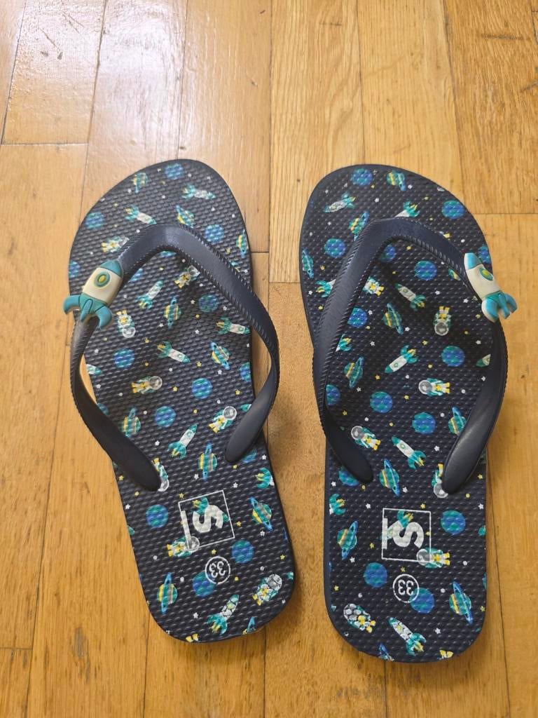 Leuke slippers met raketprint - Maat 33, Ophalen of Verzenden, Gebruikt, Onbekend, Jongen of Meisje