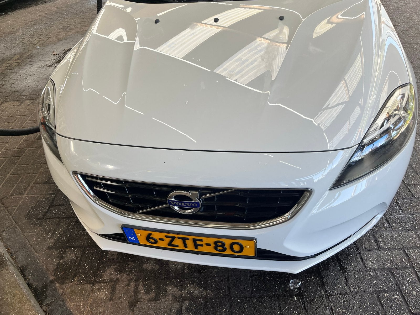 Volvo V40 1.6 T2 120PK 2015 Wit, Auto's, Voorwielaandrijving, 1596 cc, 4 cilinders, Wit