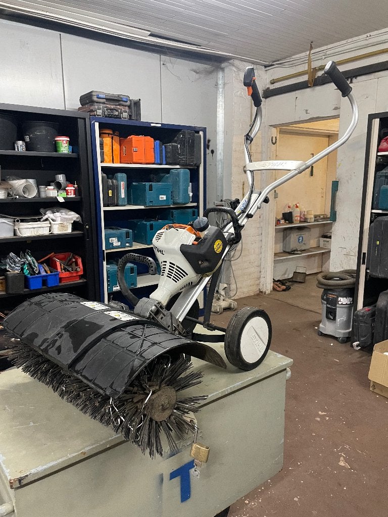 Veeg machine, Tuin en Terras, Veegmachines, Ophalen, Zo goed als nieuw, Stihl