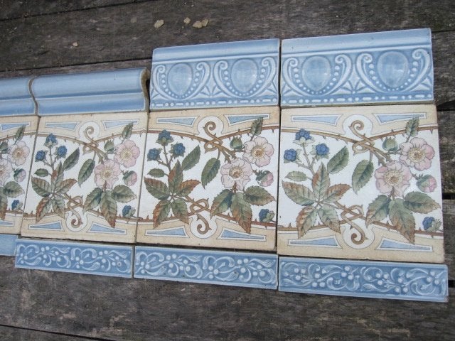 46 stuks antieke wandtegels, rand van bramen met bloesem, Antiek en Kunst, Ophalen